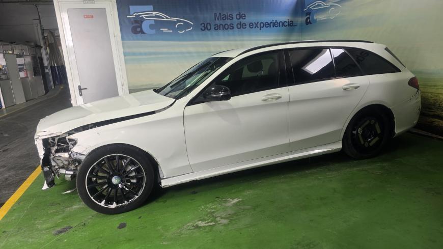 Mercedes - Benz C 300h AMG Line  Hibrido/Gasoleo - Auto Cabomonte Compra e Venda de Salvados